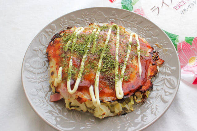 ライスペーパーで簡単にもちもち食感!ベトナム風お好み焼きバインセオのレシピmichill byGMO ミチル