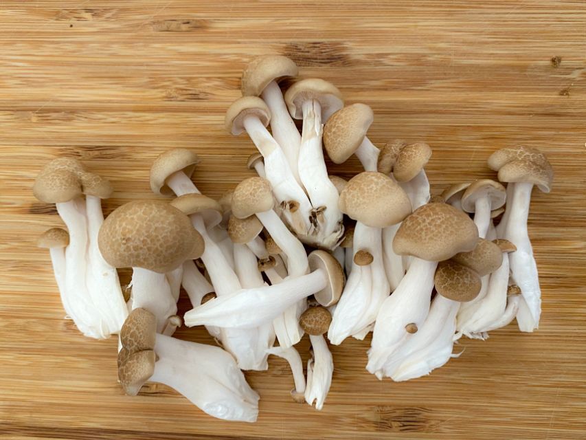 ぶなしめじの切り方、下ごしらえの仕方 ぶなしめじを無駄なく使う切り方もご紹介！ONIGO通信スーパー価格で、すぐ届く。ONIGO
