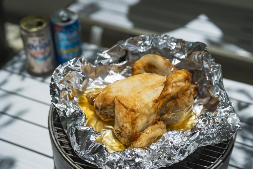 当日仕込みでも大丈夫！？超簡単に作れる絶品ビア缶チキンレシピ！バケツの代わりの蓋にはアルミホイルがおすすめ！Sotopia