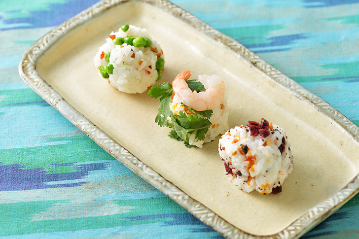 簡単可愛いお弁当お弁当作りが苦手なママの参考になるような、簡単で可愛い💕 キャラ弁 をアップしています。꙳✧˖°⌖꙳✧˖°⌖꙳✧˖°⌖꙳✧˖°⌖꙳✧˖°⌖꙳✧˖°⌖꙳✧˖ 今日のお弁当 ✮ おむすびまん おにぎり🍙 ✮タコさんウィンナー🐙✮唐揚げ🐓 ✮カニカマの卵焼き