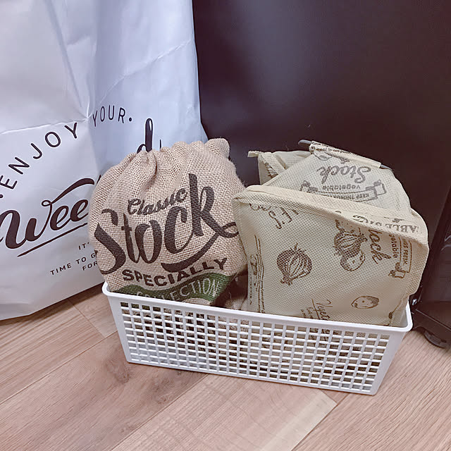 ダイソー まとめ買いした玉ねぎの保存に「たまねぎストックバッグ」が便利!吊るしてかしこく省スペース収納特選街web