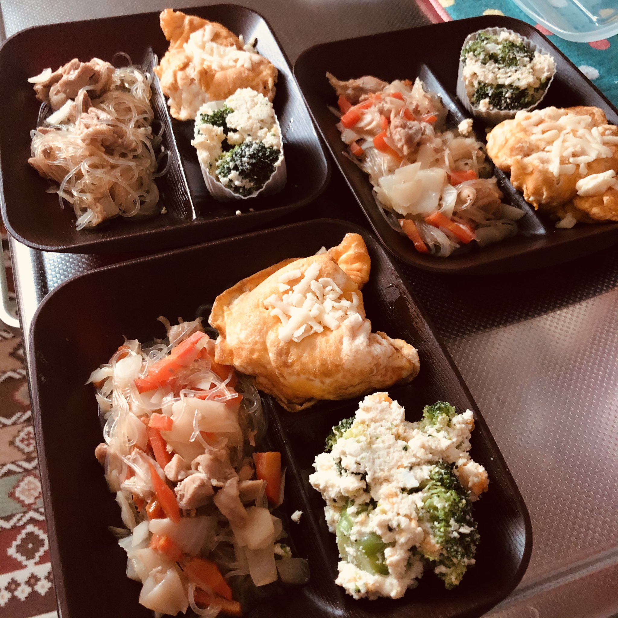 ダイソーで見つけた離乳食グッズ！シリコーンのマットとランチマットプレートLEE