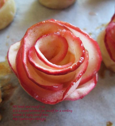 ホールで華やかな薔薇＊バラのアップルパイ