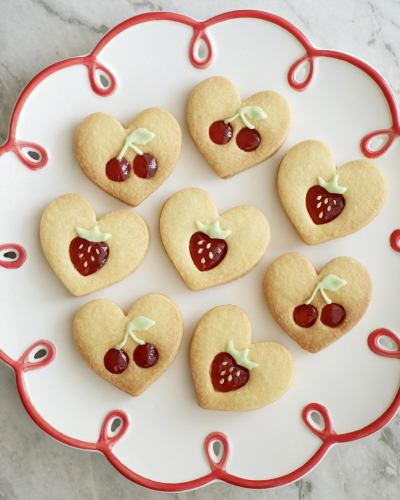 楽天市場 送料無料 みんなに愛されるロングセラー商品お徳用いちごジャムサンドクッキー 500g 香ばしいクッキーと甘酸っぱいジャムが絶妙のハーモニー大容量でお得にお届け クッキー いちご サンド お茶菓子 おやつ おいしい コーヒー 紅茶 3時のおやつ いちご