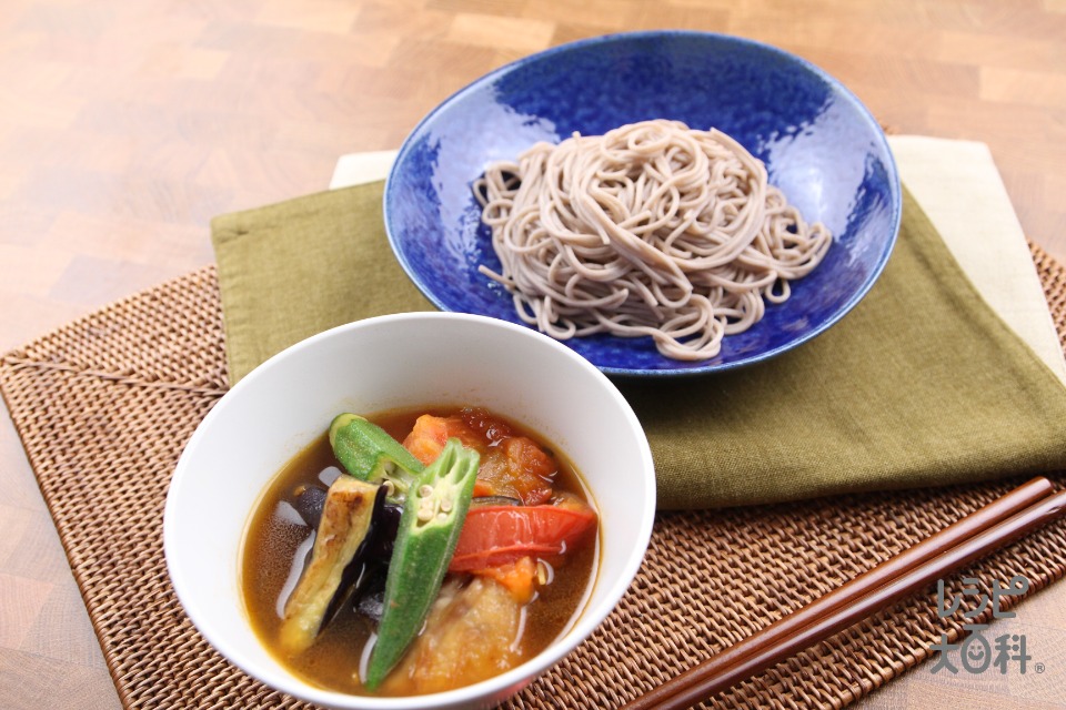 年越しそばに たっぷりきのこと鶏肉のそば