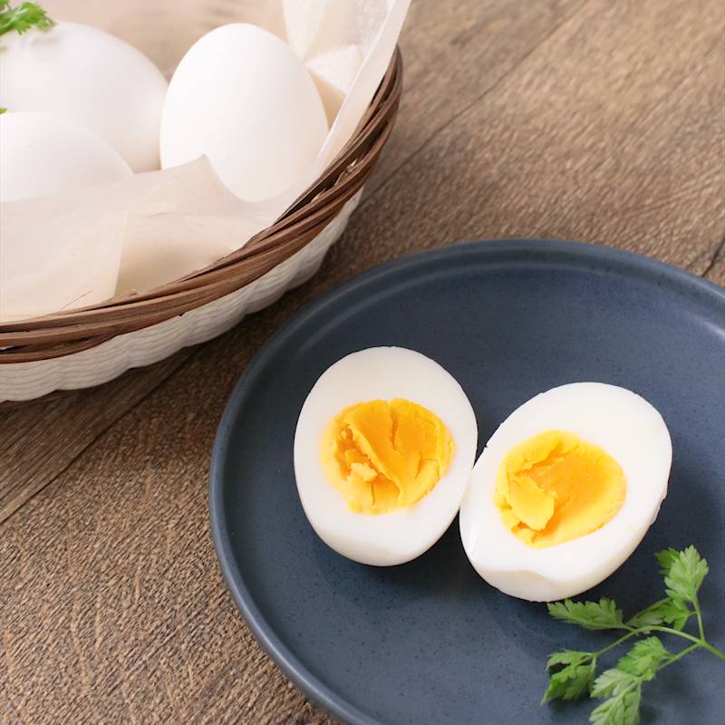 1つの鍋だけ用意すればOK！「ゆで卵」と「温玉」を同時に作る裏ワザ