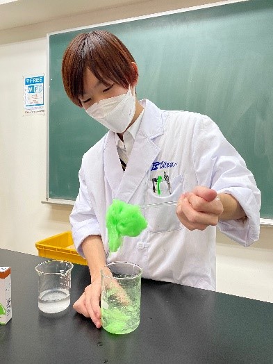 伸びる感触がおもしろい簡単スライムの作り方。自由研究にもおすすめCraftie Style