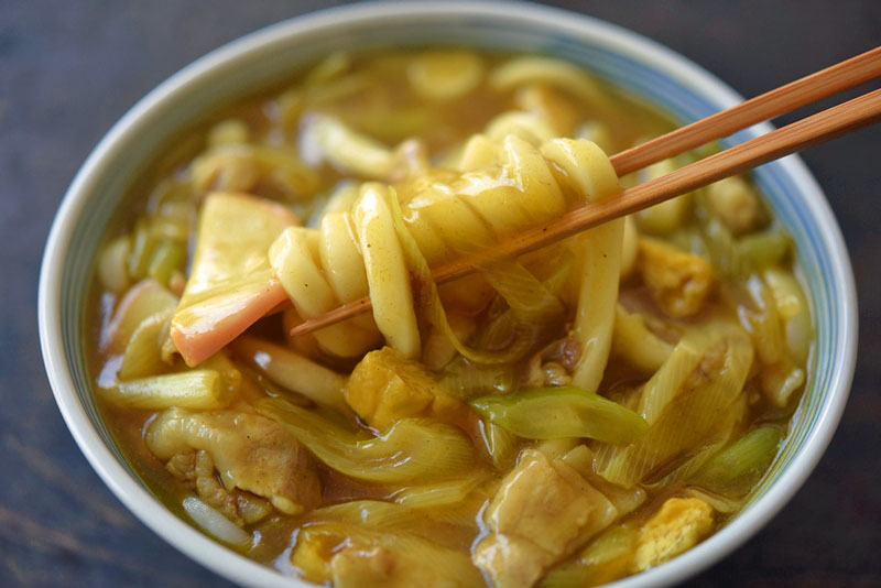 うどん屋さんのカレーうどんも金のイリコスキーを使えば簡単に！ - イリコスキー製麺所