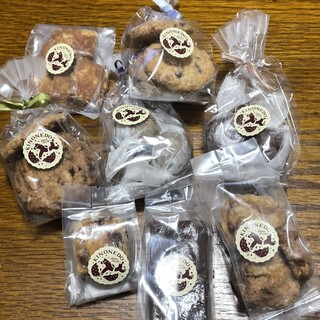 FOOD & COMPANY -きのね堂 サブレアソート入荷してます@ニュウマン新宿店ウィンタークッキー缶で大人気のきのね堂から、ニュウマン新宿店限定でサブレアソートが届きました！今回は、メープルとバニラビーンズのサブレを交互に詰め合わせた贅沢なアソートです