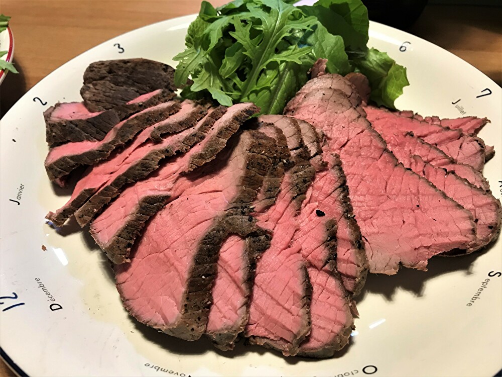 ローストビーフの上手な切り方！6つのコツで完璧マスター - macaroni