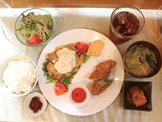 ↓↓店舗詳細はこちら↓↓ とんでもないコスパでした----------------- お店情報 ------------------スマイルキッチン住所:福岡市早良区有田5-26-2営業時間11:00-14:00 18:00-22:00定休日日曜日※営業時間・定休日及びメニューに 記載の価格と