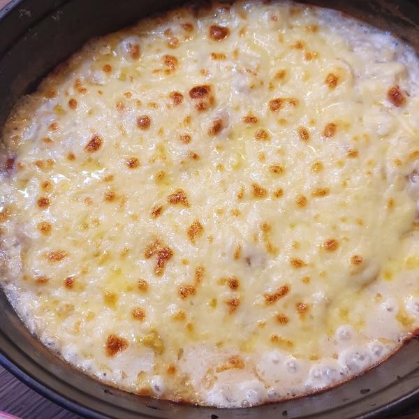 ダッチオーブンで作るあつあつグラタンパン－そとごはん－キャンプ・アウトドアのTAKIBI タキビ