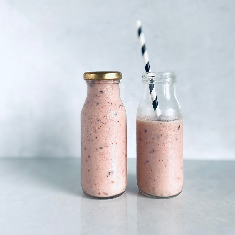 いちごとバナナと豆乳ヨーグルトスムージ