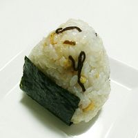 基本からアレンジまで！思わずつくりたくなる「おにぎり ごま油 揚げ玉」のレシピ集クックパッド