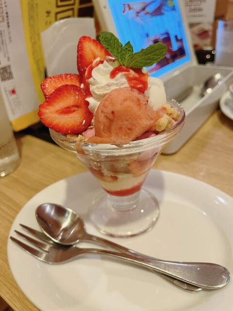 ターンオーバーモーニング、焼き鮭、マンゴーのちょこっとパルフェ』by 99d657 : デニーズ 錦糸町駅前店Denny's - 錦糸町 ファミレス食べログ