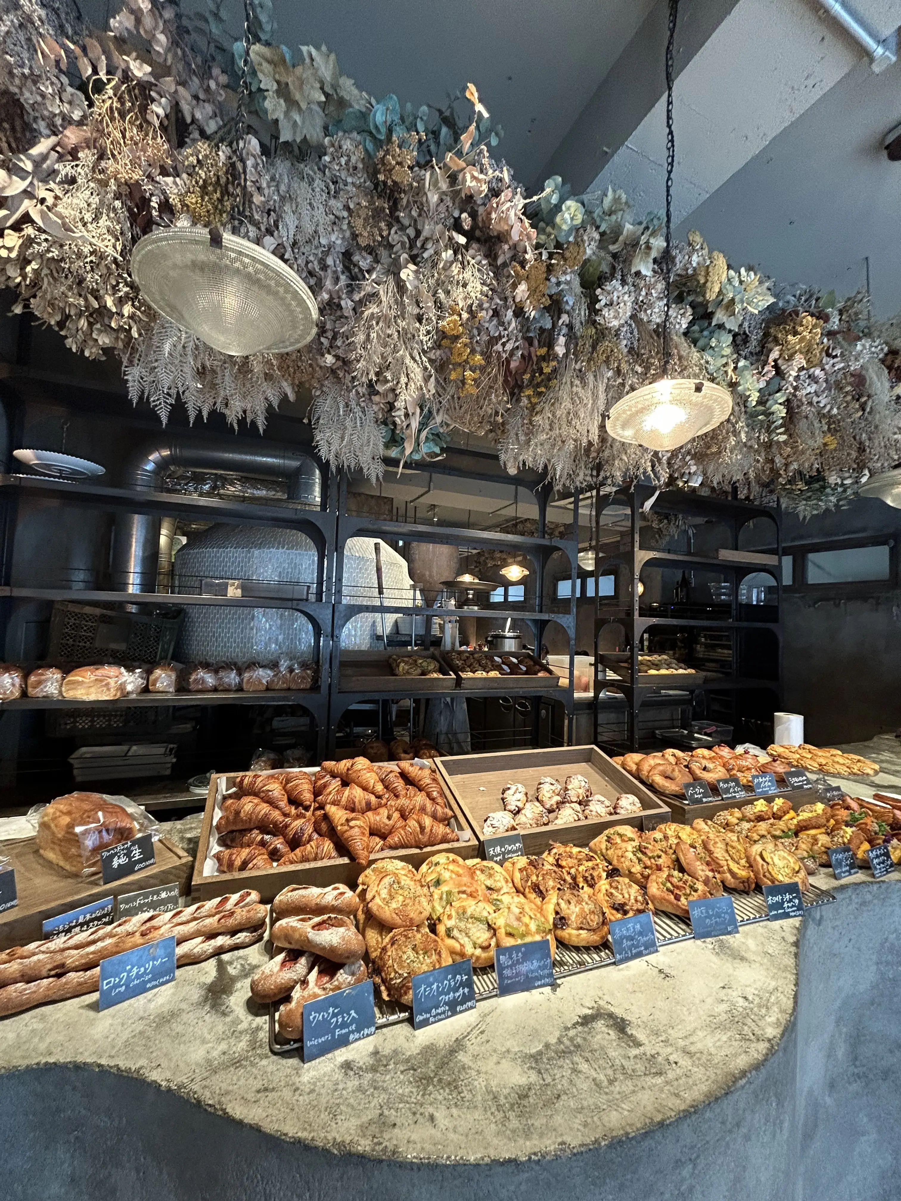 東京から横浜初上陸！行列パン屋さん「フラワーアンドウォーター横浜」 横浜西口リビング横浜Web