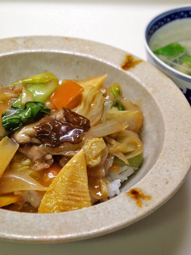 野菜たっぷり！ 豚肉と白菜の中華丼
