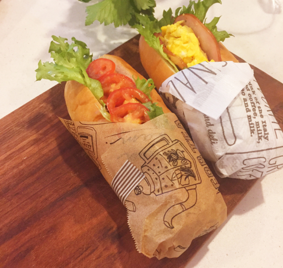 ホットドッグの包み紙MIUの粘土とてそんとBIGBANGと