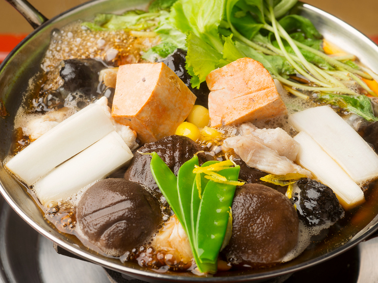 2023年新メニュー あん肝に白子に牡蠣にいくら・プリン体の爆盛り「痛風鍋」が登場！～個室居酒屋 馬に魚に 赤坂見附店 -株式会社LabotHoldings ラボットホールディングス