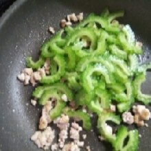 ゴーヤとひき肉のチャンプル