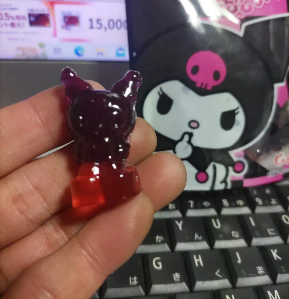 𓂃𓈒𓏸︎︎︎︎ 🍭 なかよしシールグミ アップル&ピーチ@fujiya_sweetsグミのかたちは全11種類、シールは全18種類🎀今回、初めてクロミちゃんのグミが出ました🙌 シールもキラキラホログラムで可愛い💞 パッケージは他にも沢山種類がありました♪kuromi酷洛米