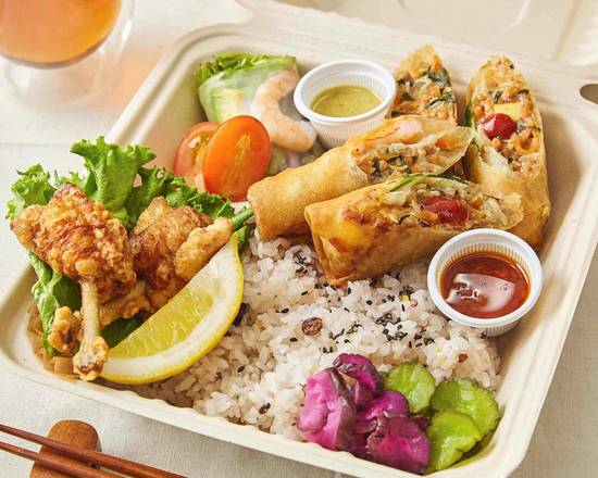 🥢 春巻き専門店はるまきバトン@武蔵小山 マツコの知らない世界でやってた『春巻の世界』 以前からチェックしてた春巻き専門店だったのに、マツコの知らない世界で取り上げられたら当面は無理だぁ〜と打ちひしがれていたら、食べログで予約できるじゃありませんかっ