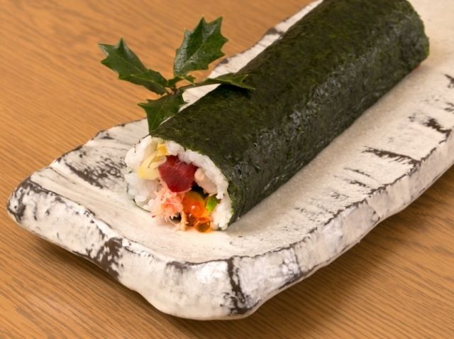 毎年大好評！１本１本丁寧に手巻きする「恵方巻」の予約受付中！ふっくらとした“うなぎ”を贅沢に巻いた「うな玉恵方巻」が新登場商品お渡し期間：2月1日 木 ～3日 土とんでん株式会社