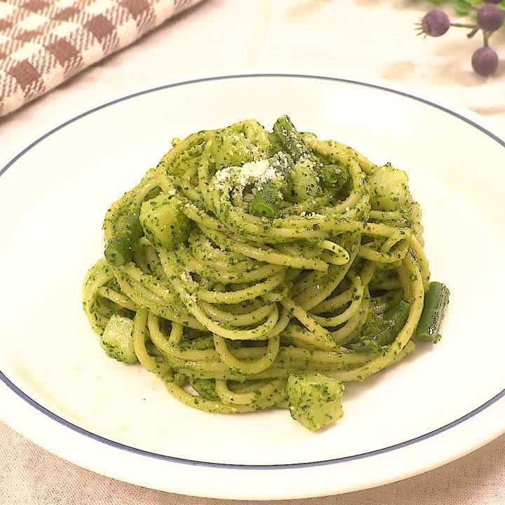 コストコのたっぷりバジル惣菜がおすすめ！ 『いかのジェノベーゼニョッキ』はローストトマトの濃厚な旨みもたまらないmitok ミトク