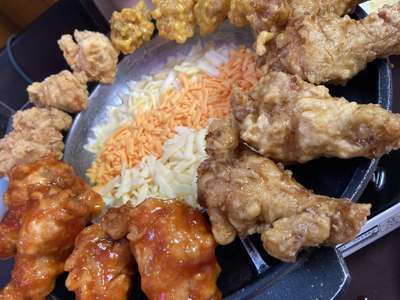 いい仕事してる」「癖が強い」「圧倒的な」いろんな顔を持つチキン料理に出会えるお店 UNDERBAR CHICKENアンダーバーチキン 那覇市久茂地- 琉球新報デジタル