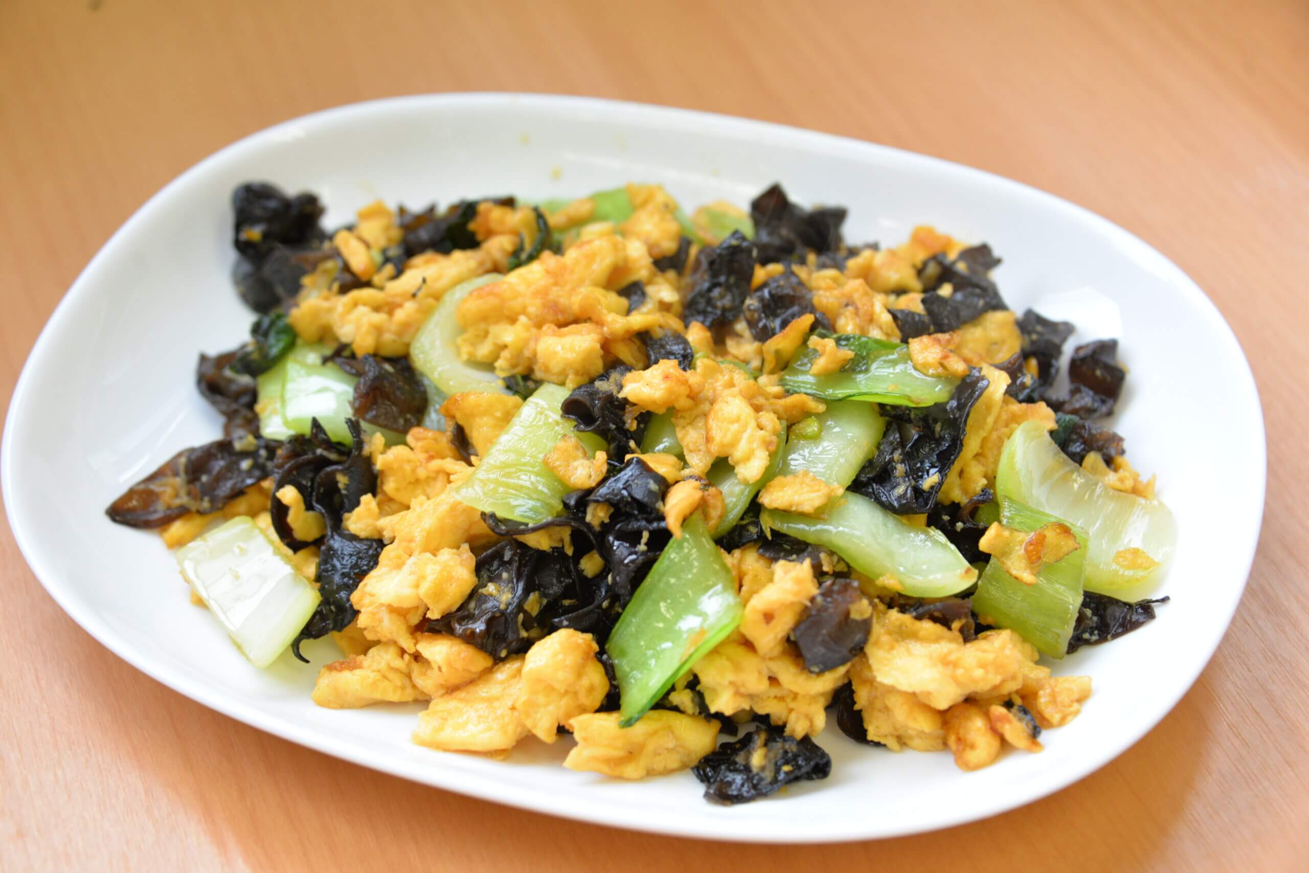 チンゲン菜と卵のオイスターソース炒めいい味、いい笑顔 コーミ株式会社