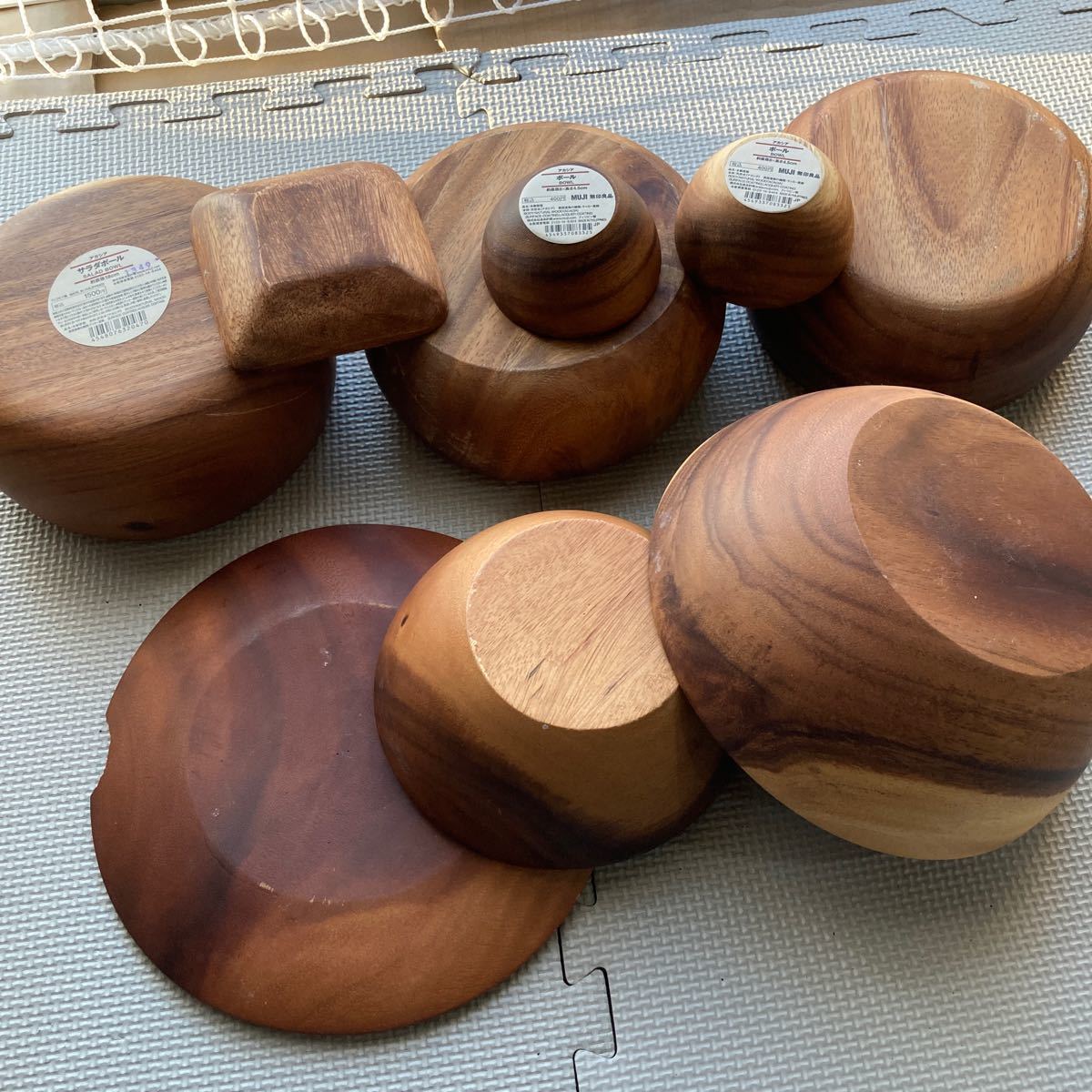 無印の「アカシア プレート」が素敵--木の温かみを食卓にプラス、トーストやおにぎりにぴったりえんウチ