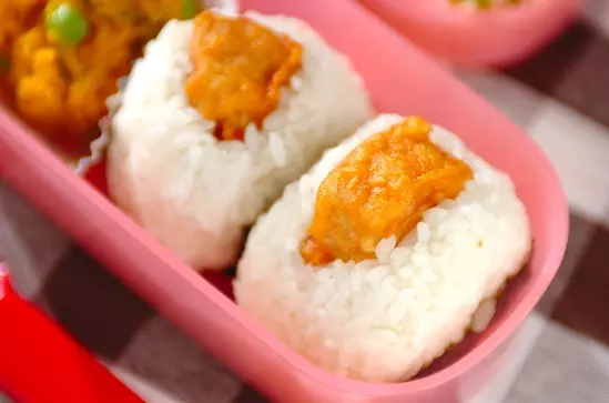 簡単天むすおにぎり作り方, 天かすお好み, 鰹節お好み, ごま少々, 塩昆布お好み, 大葉5枚, 韓国海苔5枚, 塩ふたつまみ, 醤油 ちょっと一周, 全員に当たる!！, 一ヶ月6000人待ちの無料手相占いはDMで応募