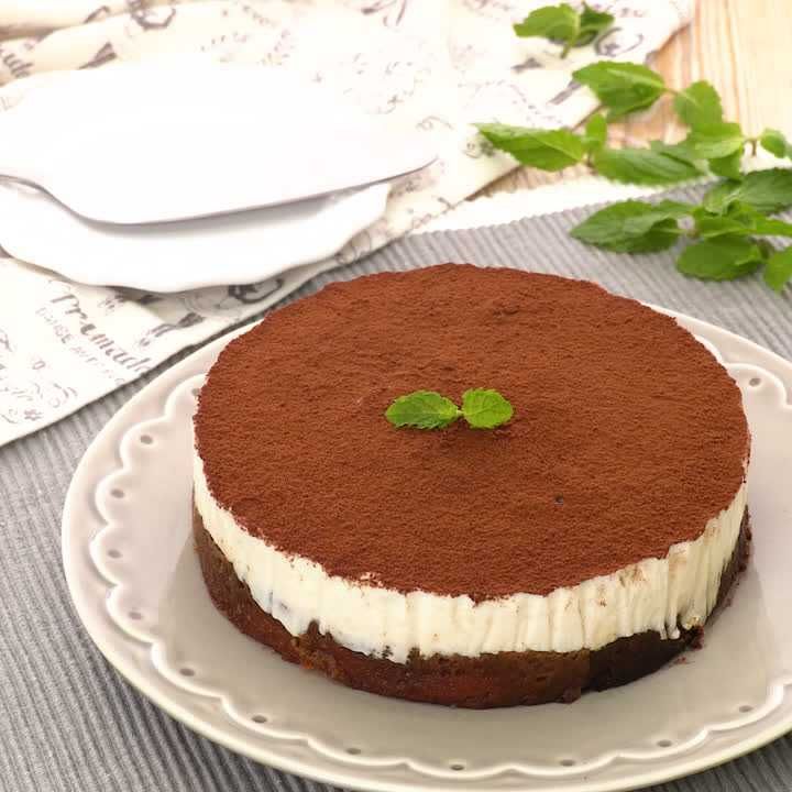Amazon.co.jp: ランジェラ 冷凍・純生ケーキ「ティラミス」 5号ティラミスケーキ デコレーションケーキ 誕生日ケーキ バラのケーキおしゃれ 可愛い 華やか 薔薇: 食品・飲料・お酒