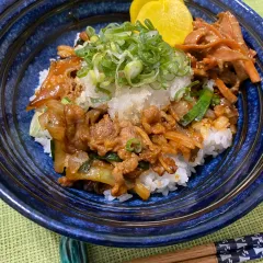 いつでもおうちで吉野家の味✨ おろしポン酢牛丼 , 📣 @kaka.cookingさんの投稿をご紹介！！, ぜひ参考にしてくださいね💗,お家吉野家で主人涙でした🏠, 自宅でこれ食べられるなんて、主人が泣いていました 喜びの絶頂でした 。,よく夫婦で吉野家に行っていたのですが、子供が生まれてから一度も行けてなくて、。, このおうち吉野家があれば、念願の吉野家‥😭🤍,主人イチオシの、,