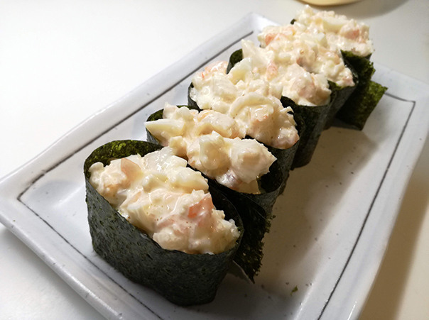 回転寿司の サラダ軍艦 の作り方