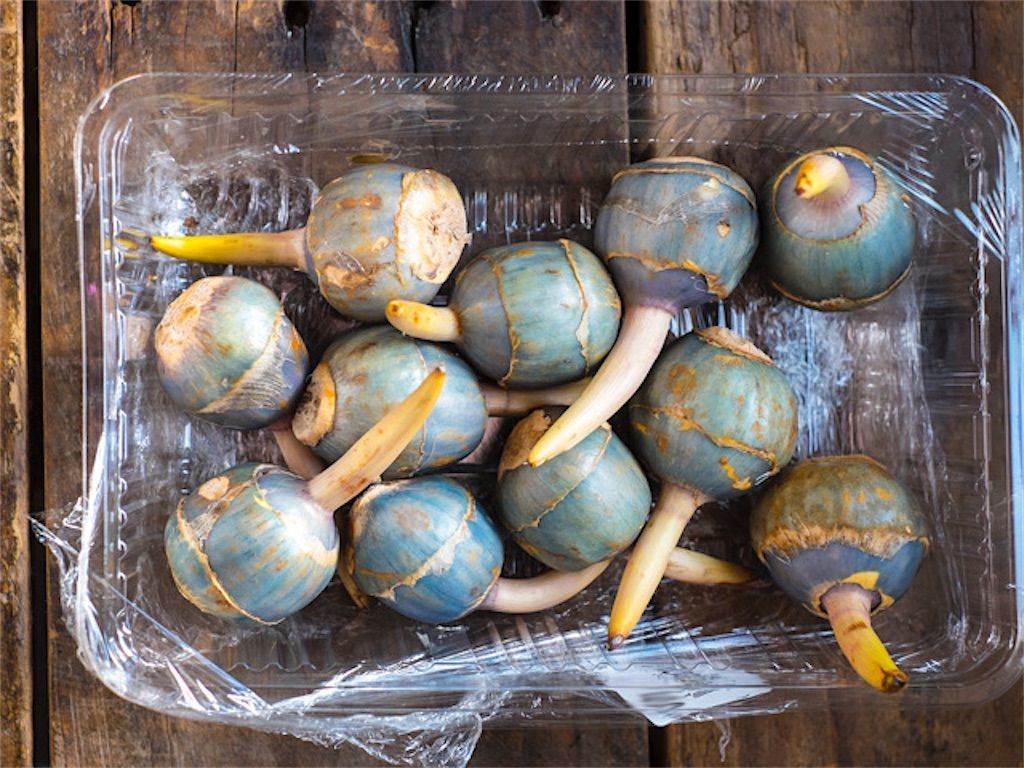 食べるのに躊躇する」青すぎて混乱する食べ物たち、そのお味は