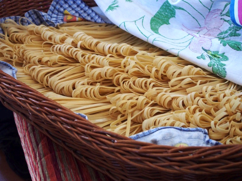 プレーンな白い背景に置かれたパスタアートイラスト素材透過、PNGフリー画像ダウンロード - Pngtree