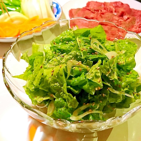 簡単、早い、子供がぱくつくきゅうりの旨だれサラダ <材料> サンチュ5枚 きゅうり 1本 aごま油、醤油、炒りごま大さじ1 2aにんにくすりおろし、塩麹小さじ1 2 <作り方> 1.きゅうりは皮をむいて斜めに薄切りにする 2.サンチュは洗って水気を切り、ちぎる 3.aをボウル