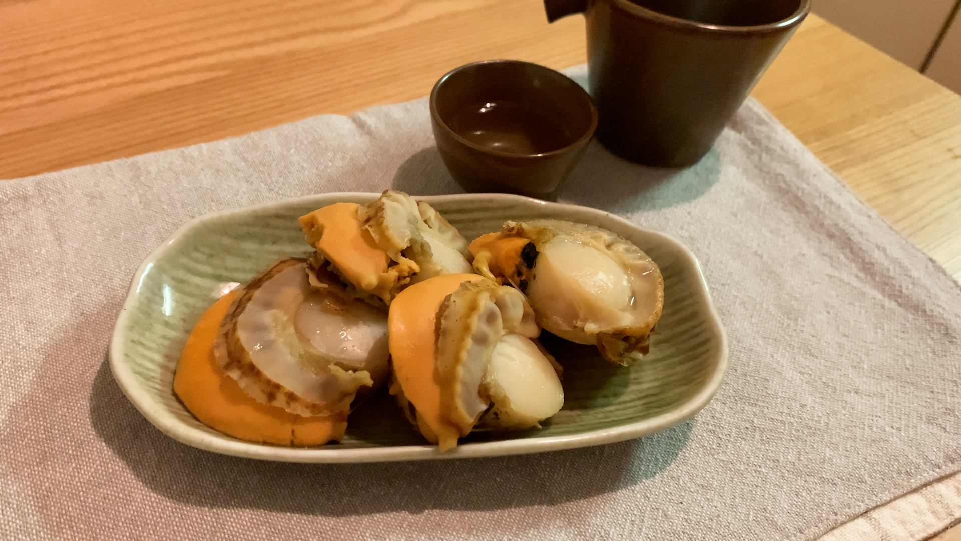 サーモンのリエット」をご紹介！ バゲットなどにのせて食べるフランス料理の前菜「 リエット」は、主に豚肉で作る肉料理。鮭を使えば手軽にでき、おもてなしにも喜ばれます♪材料 2～4人分 作りやすい分量生鮭 2切れ 150g塩、砂糖各少々白ワイン大さじ