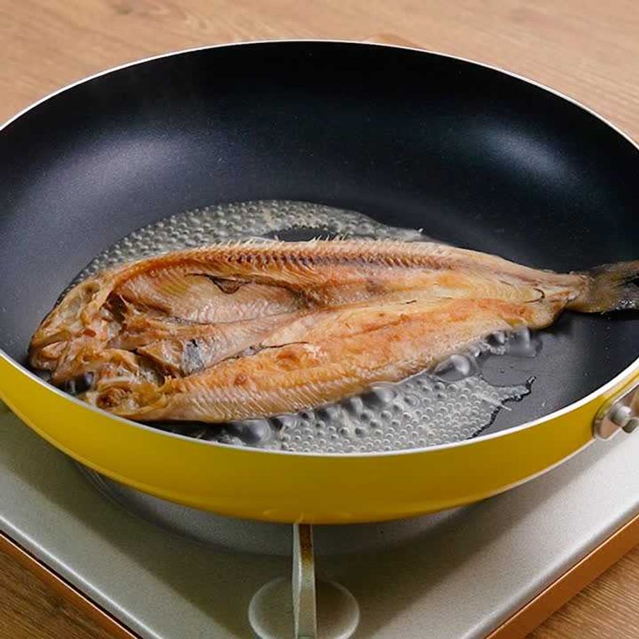 干物フグ一夜干し3-4尾 冷凍便 の通販・お取り寄せ「築地魚群」