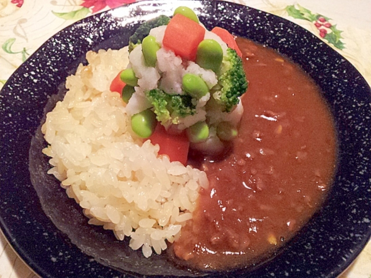 ハウス 咖喱屋 カリー屋-咖喱屋のクリスマスは、雪だるまサンタさんのカレーでお祝い☆こんにちは。看板娘です♪明日はクリスマス ですね♡今日は咖喱屋から一足先にすてきなプレゼントがあります！咖喱屋特製！雪だるまサンタさんのカレーですo *ﾟ▽ﾟ* o