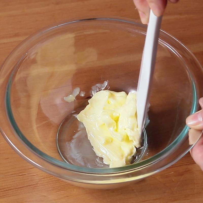 台湾カステラでデコレーションケーキ乳、小麦不使用 米粉で作る台湾カステラ🇹🇼 6 30 水 、LINEにてレシピ動画を配信します♫今回は旦那さんのお誕生日ケーキのリクエストが台湾カステラだったので、丸型で焼いてデコレーションしてみました🎂 中は水切りヨーグルト