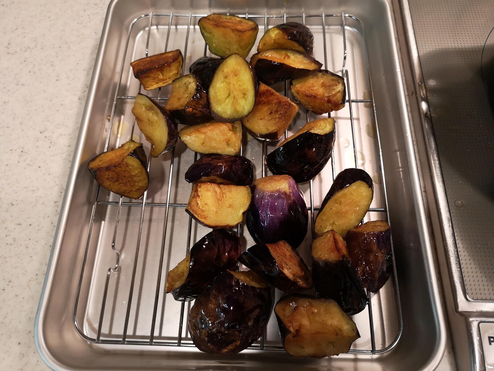 こってり味がご飯に合う「鶏肉とナスのハニーケチャップ炒め」