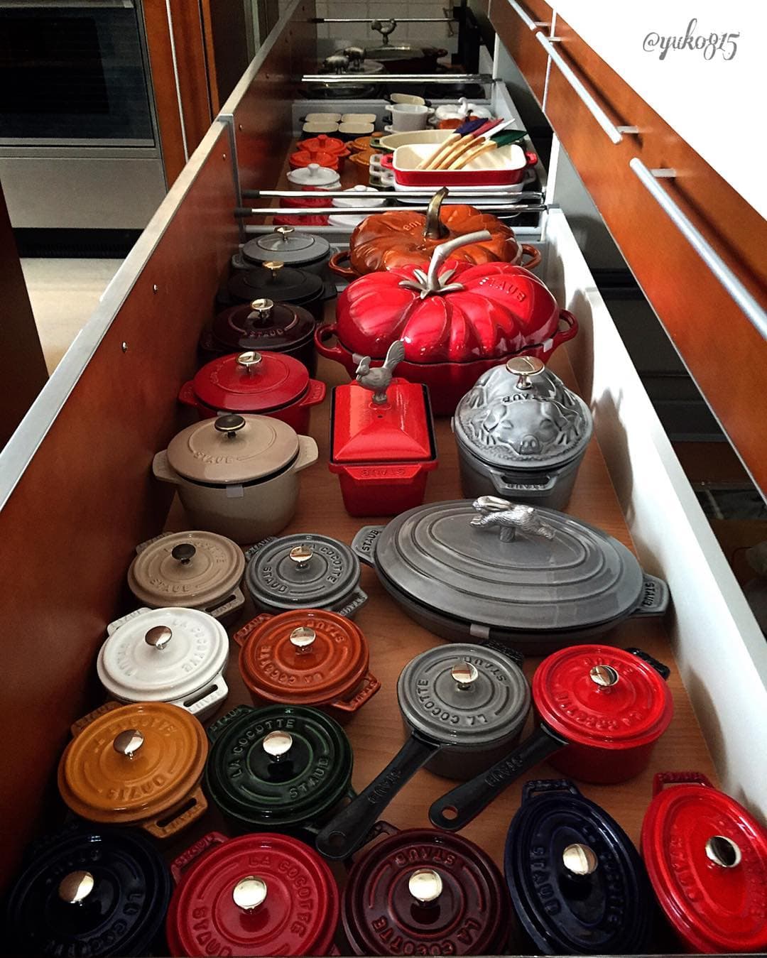 ストウブ鍋のおすすめ5選！シリーズごとの特徴やサイズ展開を詳しく解説クラシル比較