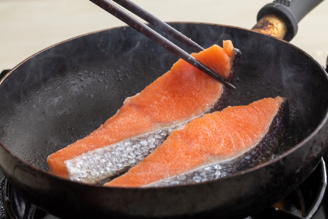 銀鮭の焼き方 塩焼き フライパン編山内鮮魚店の海鮮レシピ