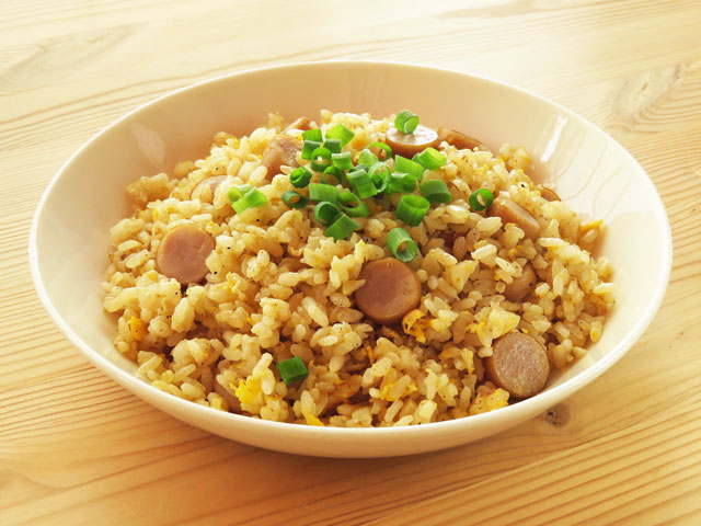 余ったチキンライスで作る“焼きおにぎり”が至福！ 「ナイスアイデア」「次回から多めに作る」簡単レシピ 日々おにぎり ゆこ- エキスパート -Yahoo!ニュース