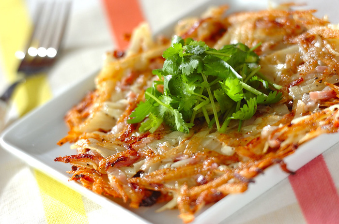 材料3つで超簡単！じゃがいもとチーズのガレットの作り方 - だれウマ