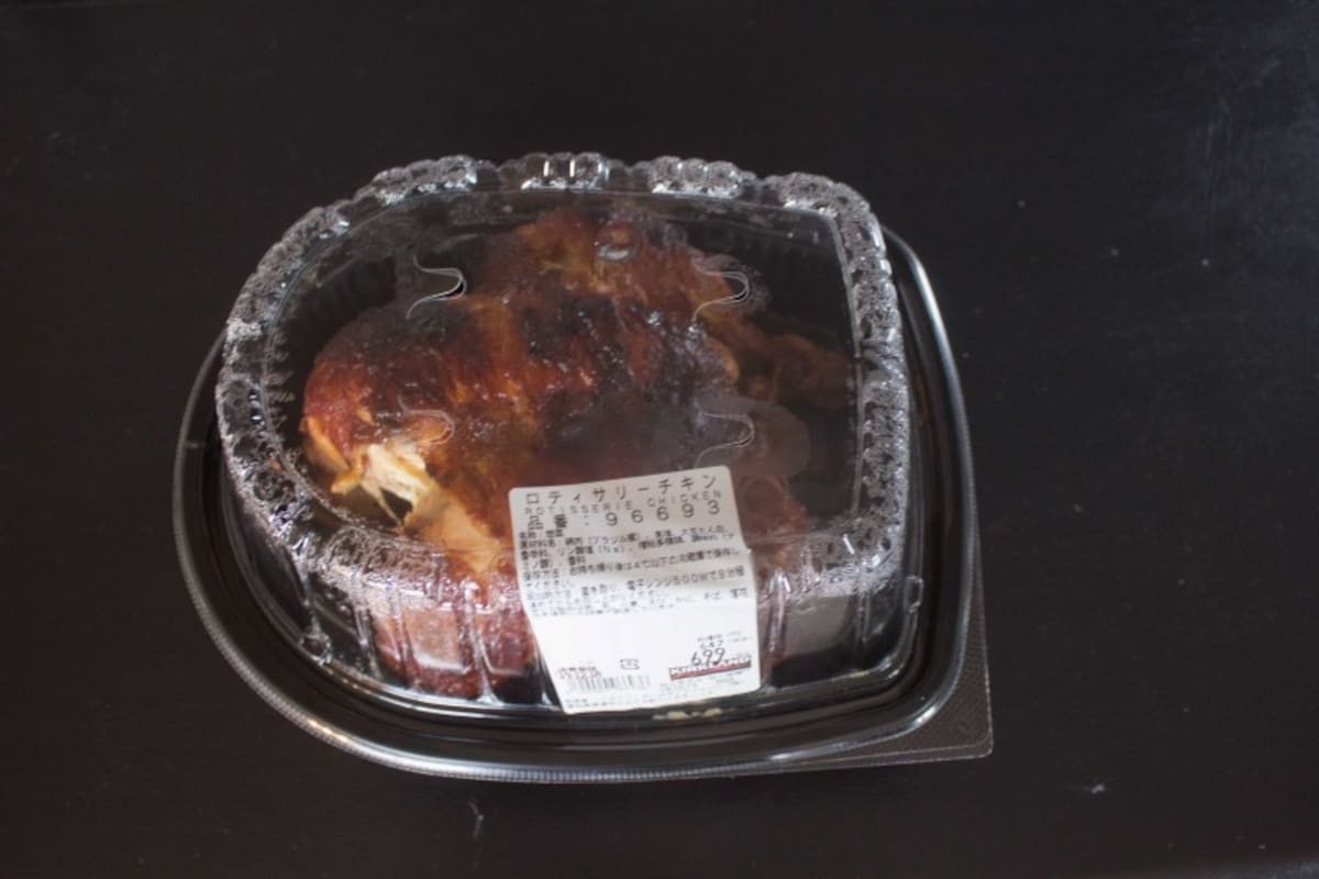 コストコのロティサリーチキンを食べ尽くす！簡単カット方法や美味しい温め方を解説
