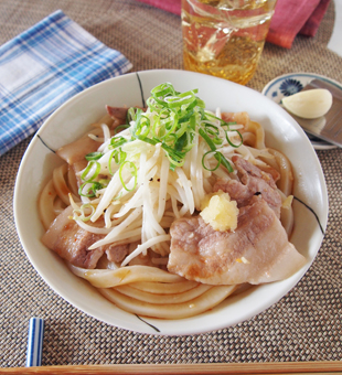 洗い物ゼロで作れる 絶品油そば風うどん ⁡
