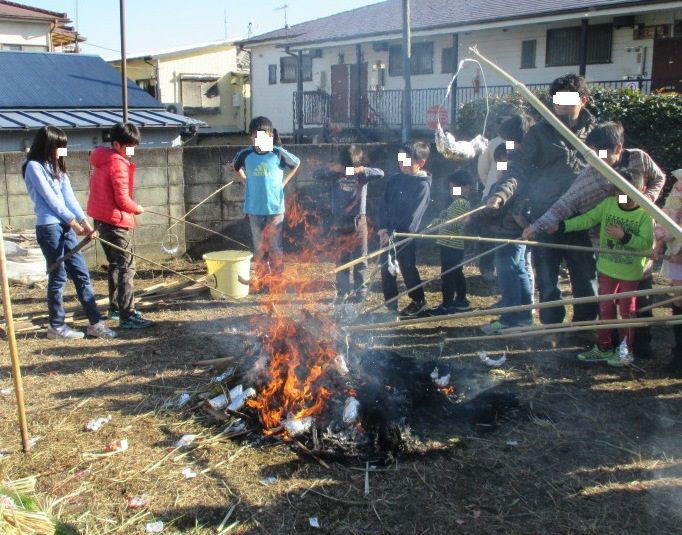 Amazon.co.jp: Toddmomy 使い捨て アルミ ホイル 鍋 蓋付き、 5セット 丸型 アルミ ホイル ベーキング 鍋 食品テイクアウト 容器 アルミ 缶 グリル用 ロースト用 調理用 保存用 加熱用 盛り付け用 1000Ml : ホーム＆キッチン